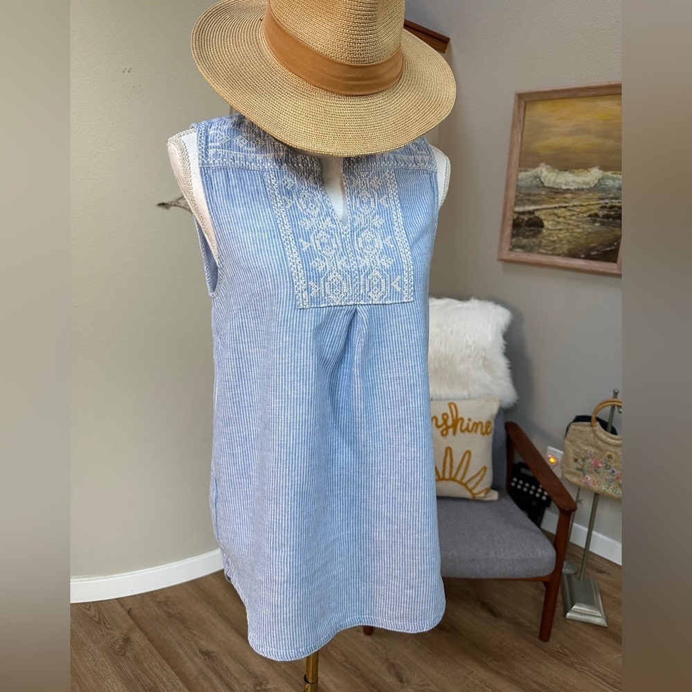 Beachlunchlounge sleeveless linen cotton blend blue and white pinstriped top
